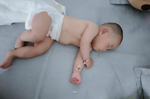 鹤岗怀孕多久会显肚子